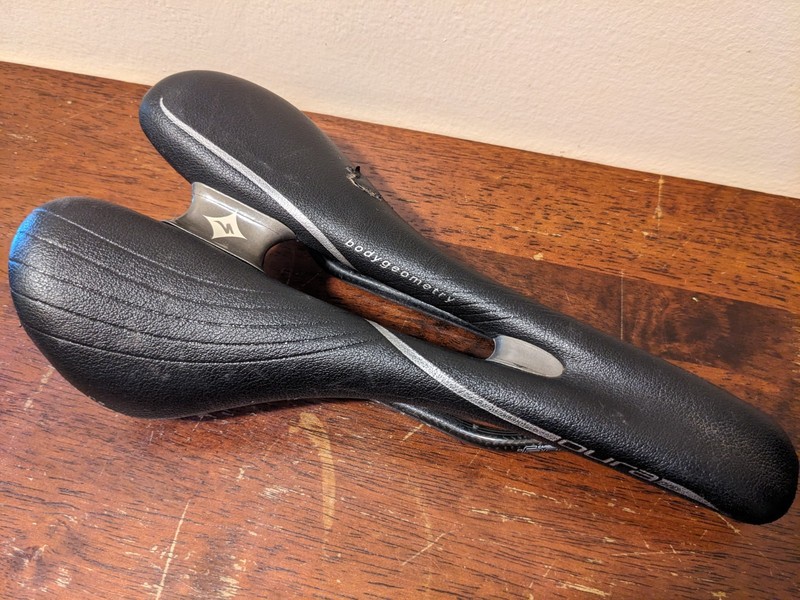 Specialized body geometry 143mm carbon fibre bike seat