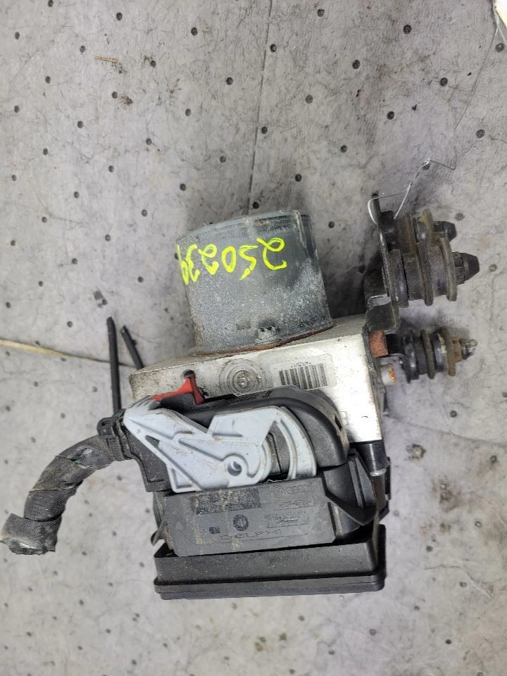 Conjunto de piezas de freno antibloqueo Electronic Cruise Opt 8T2 se adapta a 11-17 CC 1618123 Foto 3 de 4