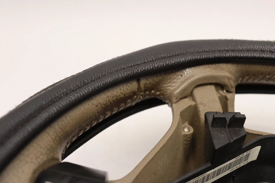 Volante 2003-2014 VOLVO XC90 BRONZEADO COM VOLUME E INTERRUPTOR DE CONTROLE DE CRUZEIRO FABRICANTE DE EQUIPAMENTO ORIGINAL - Imagem 2 de 4