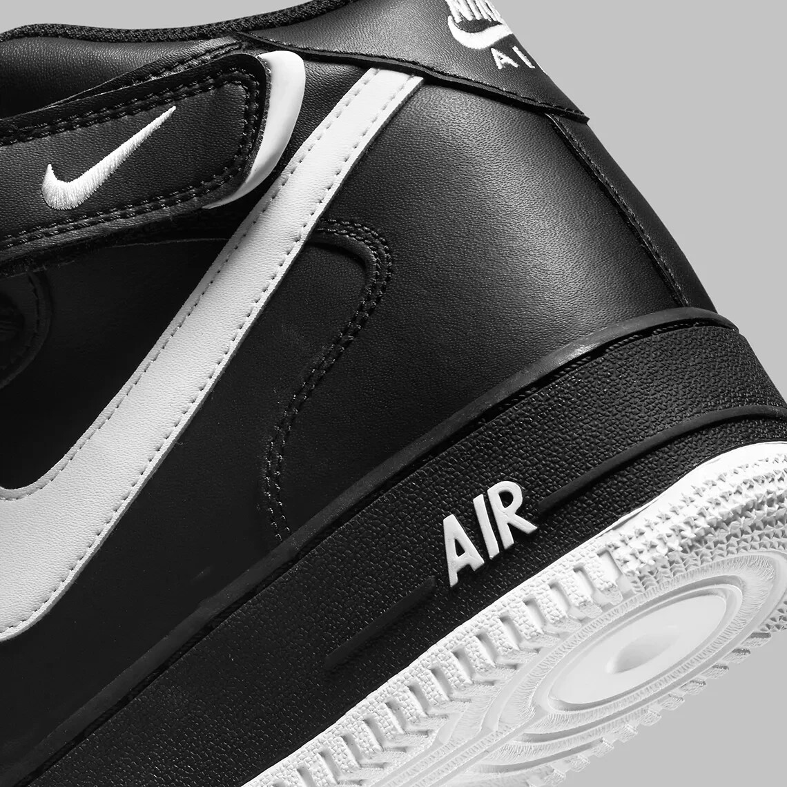 Nike Air Force 1 Mid “Black/White” MEN's Sz 10 Deadstock (DV0806