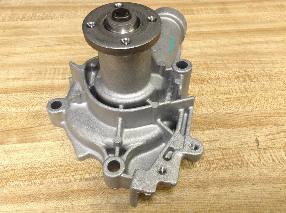 Bomba de agua japonesa 148-1150 Plymouth Champ 1,6 L 1979-1980 Foto 3 de 4