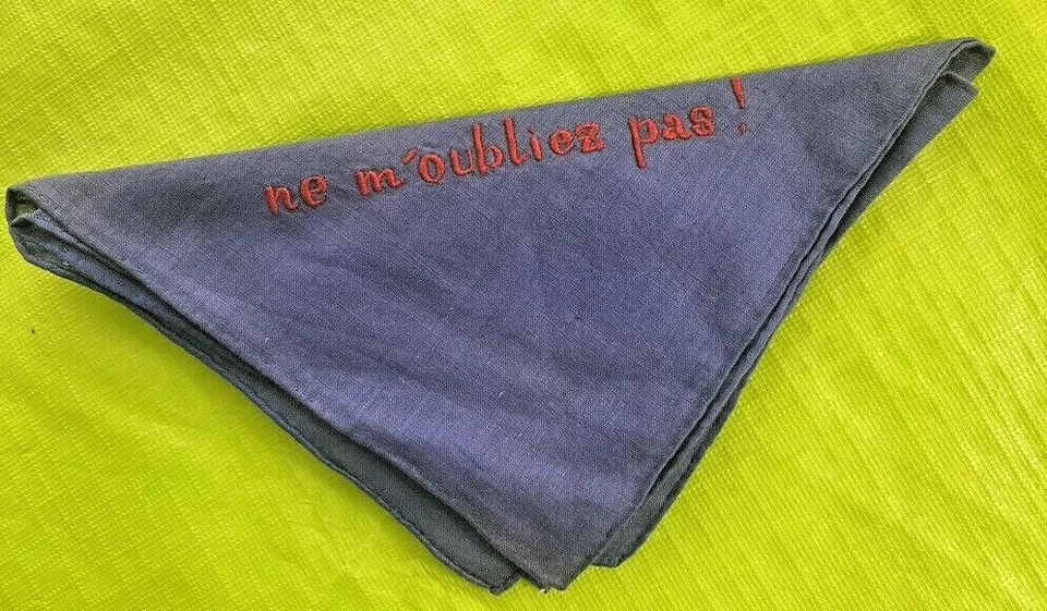 Pañuelo vintage bordado citas 1 de Francia y 1 de Irlanda Foto 2 de 4