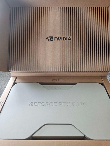 NVIDIA GeForce RTX 5070 12GB Founders Edition Grafikkarte - BRANDNEU