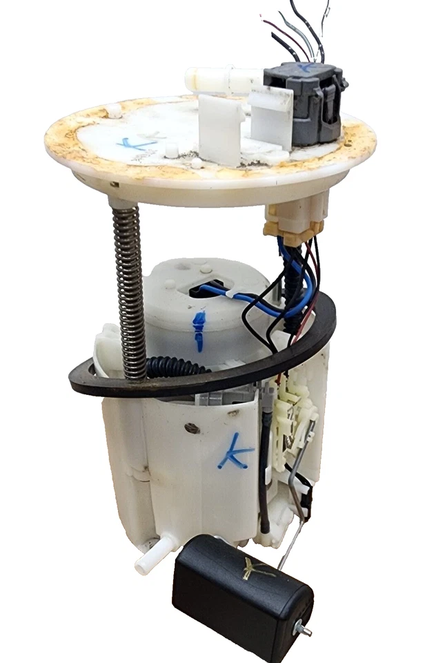 Топливный насос в сборе 2006–2012 Mitsubishi Galant 2,4 л Denso 1760A153 от оригинального производителя - Изображение 2 из 4