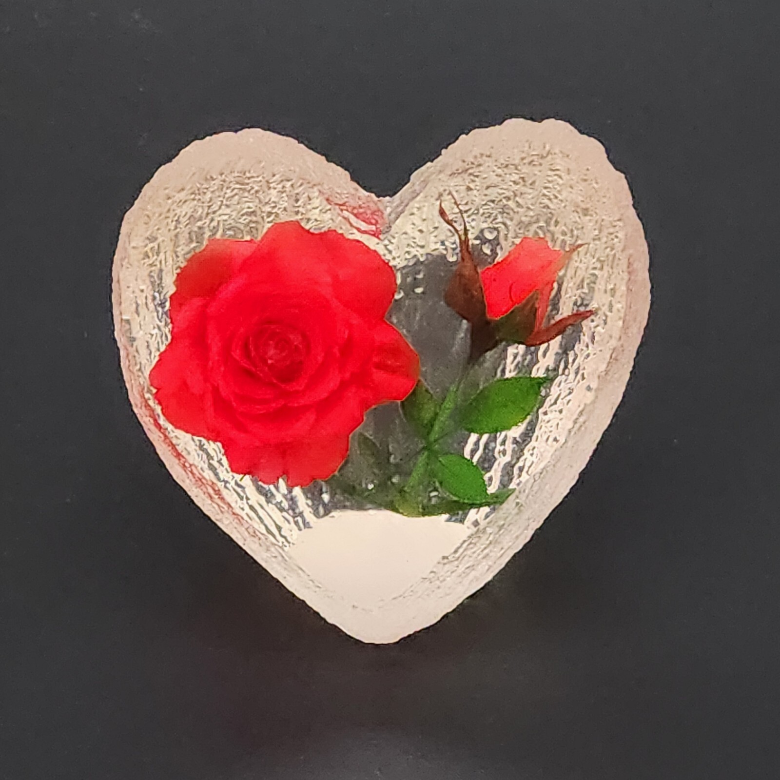 Hand Made Resin Encased Rose Flower Paperweight Desktop Decor Heart Shaped