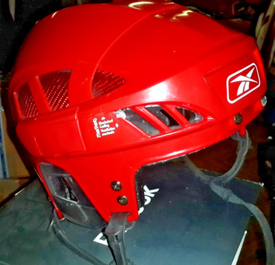 New Detroit Red Wings Reebok 8K FitLite Hockey Helmet size Large. Very Rare!