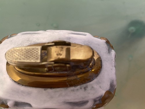 Royal Sealy Japan Three Graces Table Lighter White Gold Relief Vintage MCM NOS - Picture 5 of 14