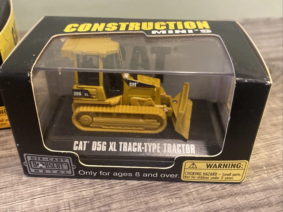 Lot of 3 NEW NORSCOT CONSTRUCT MINI'S CAT WHEEL LOADER EXCAVATOR  D5G TRACTOR - Image 4 of 4