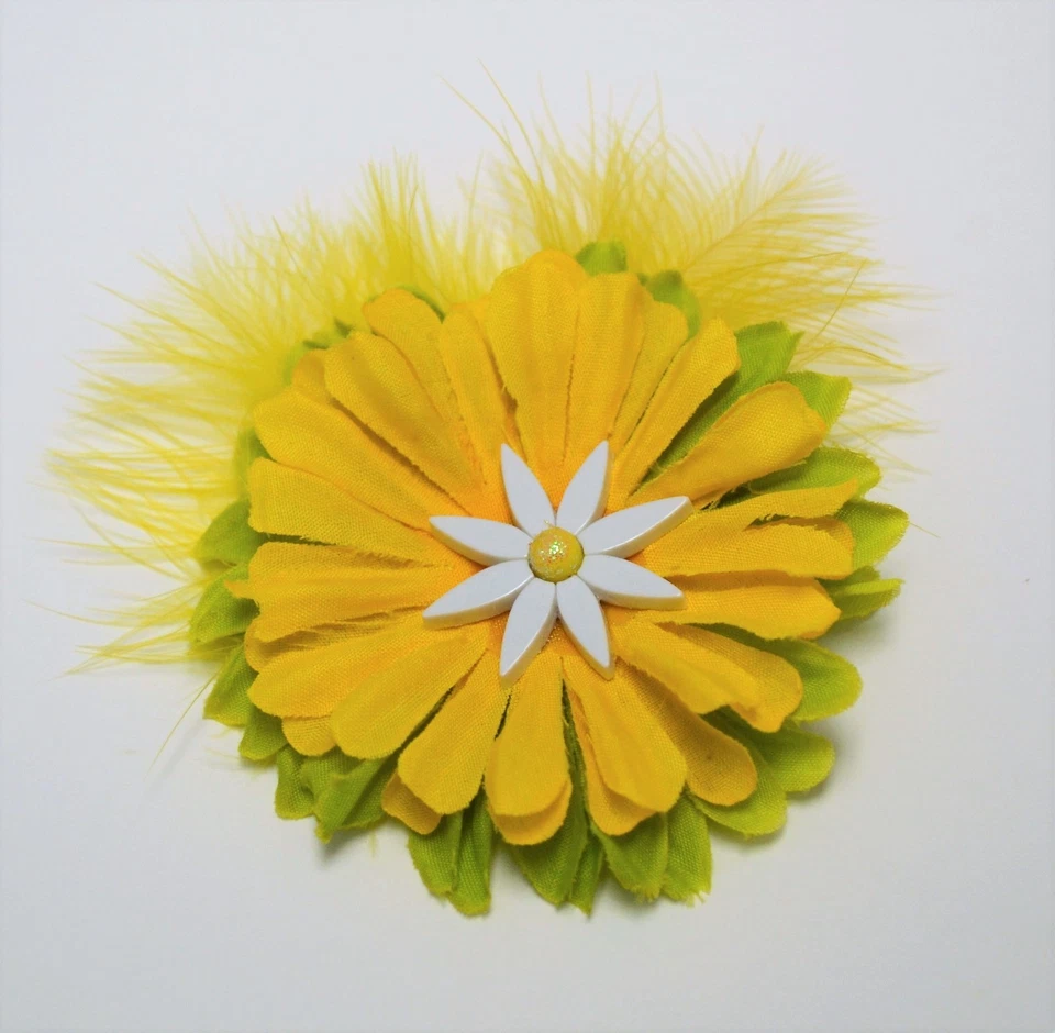 Mini-Fascinator Flor Clip de Pelo Margarita Amarilla 3" con Plumas ÚNICO EN SU CLASE Hecho a Mano Foto 2 de 4