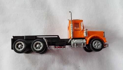 HO Scale Herpa Kenworth Short Hood Day Cab Semi Truck Orange - Picture 4 of 6