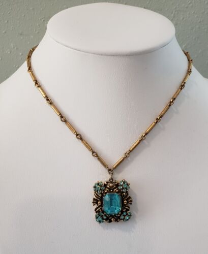 Collana con ciondolo Coro vintage anni 40 tono oro strass blu chiusura antica - Foto 3 di 14