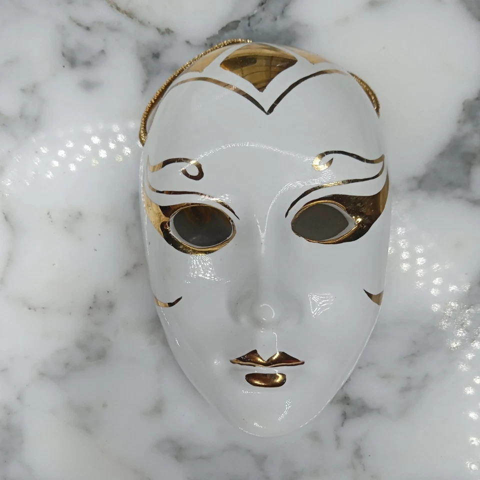 HECHO EN ITALIA Mascarilla Veneciana Cerámica Colgante de Pared 3"X 2". DORADO sobre BLANCO. db Foto 2 de 4
