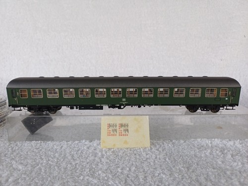 ADE HO Spur DB 2. Klasse Reisezugwagen mit montierten Fahrgästen 70554-6 | Zustand: Used