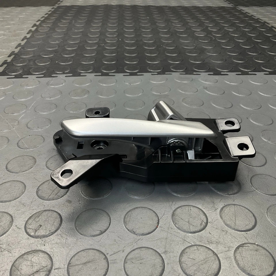 Manija interior de la puerta del lado derecho del pasajero Hyundai Sonata 2015-2017 OEM Foto 3 de 4