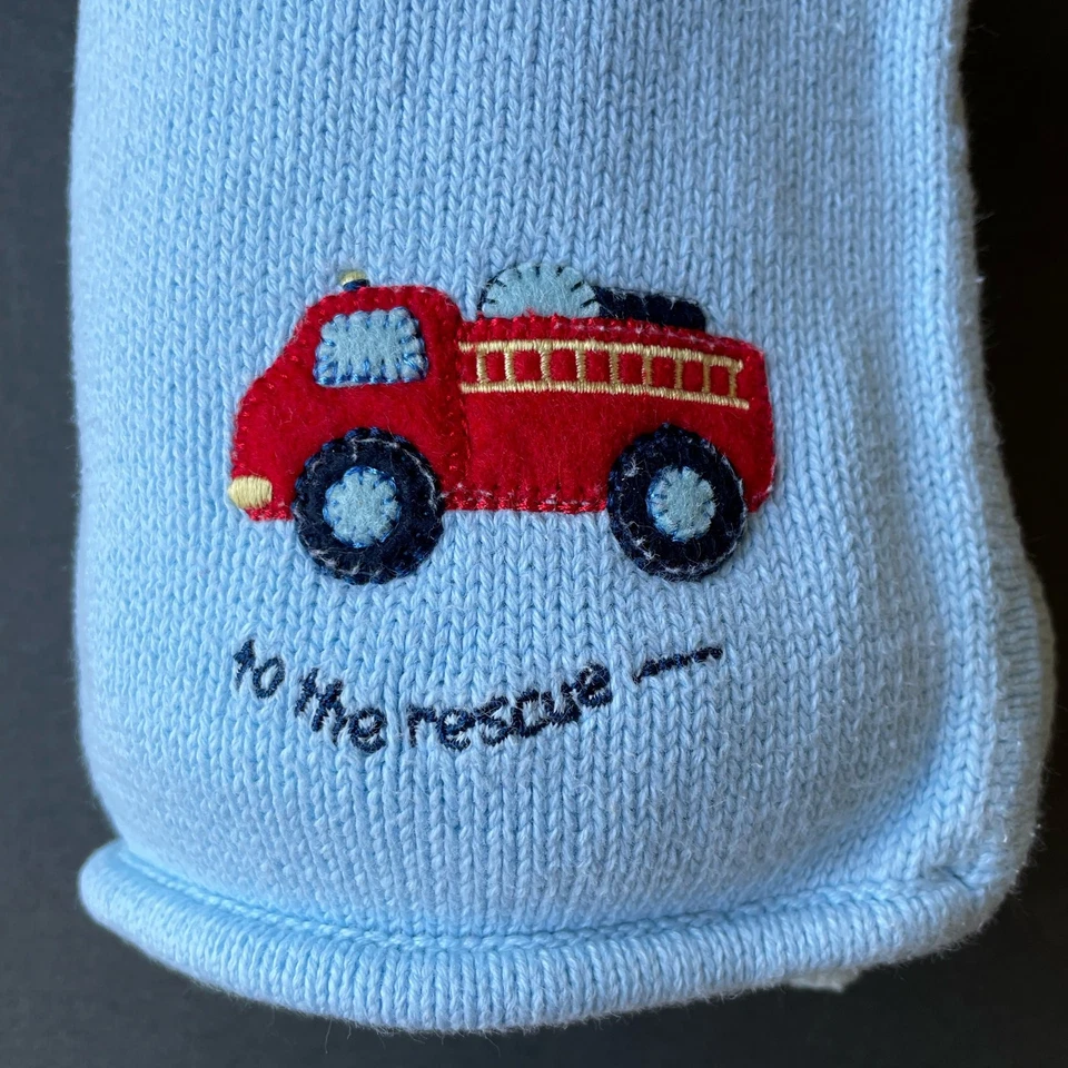 Manta de bebé Lullaby Club Layette camión de bomberos azul claro al rescate Foto 2 de 4