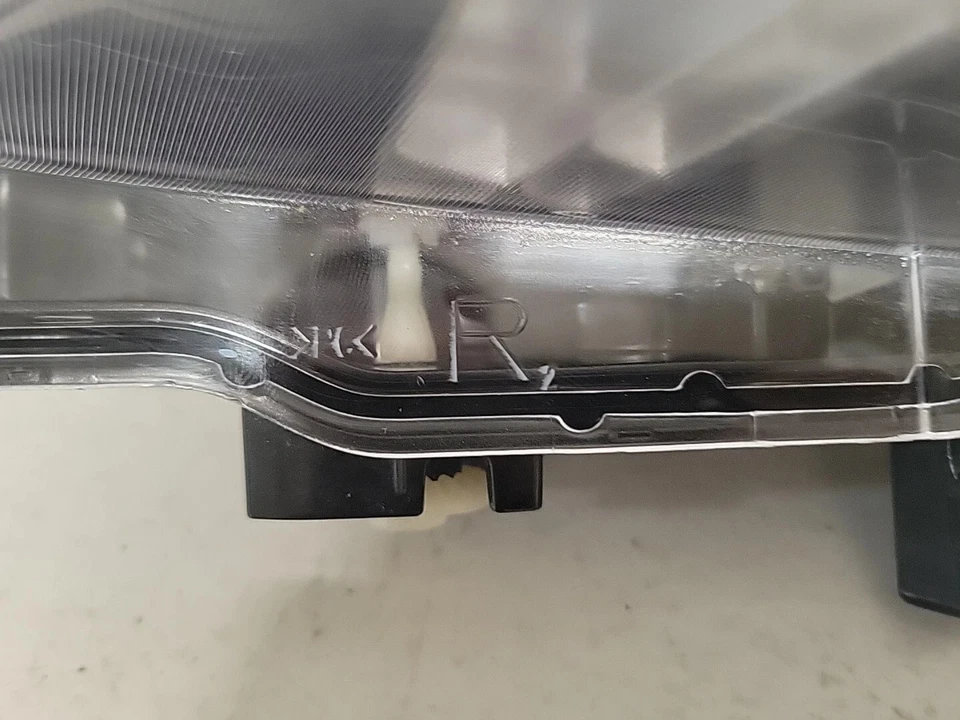 Perfect! 2020 2021 2022 2023 Ford Explorer Passenger RH LED Fog Light OEM 9002 - Image 4 of 4