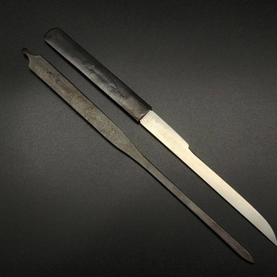 Accesorios de espada japonesa Kozuka mango pequeño y Kōgai con diseño de dragón sin hoja Foto 2 de 4