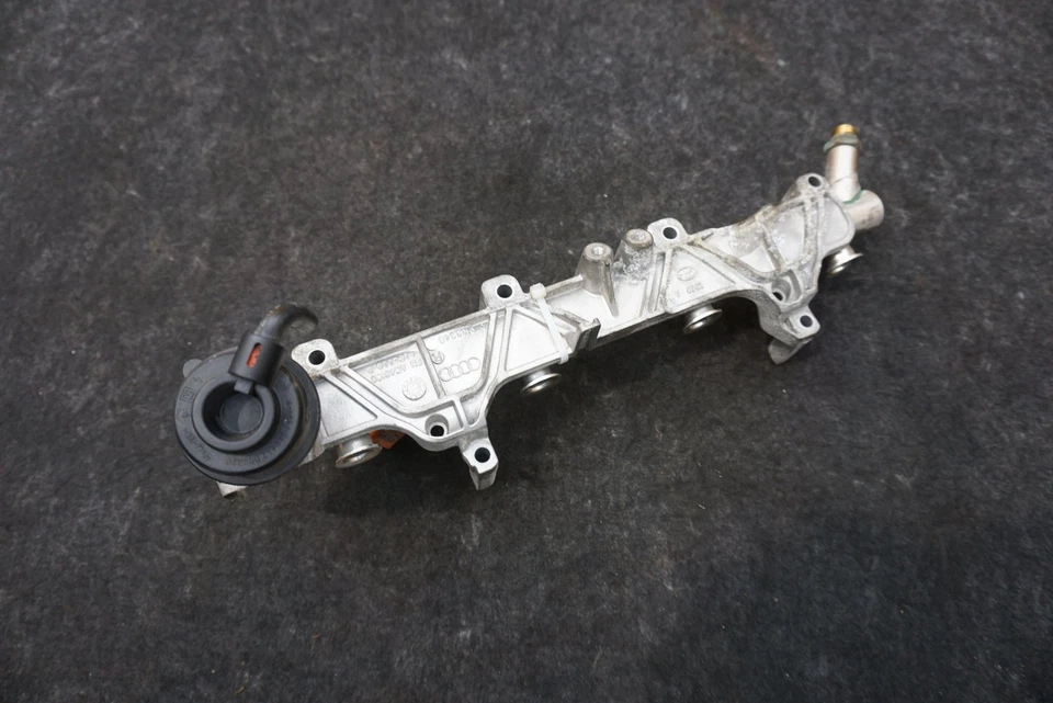 Juego de rieles de inyección de combustible izquierdo derecho 079133315BQ Audi S7 4K8 2013-18 S6 S8 2013-18 Foto 4 de 4