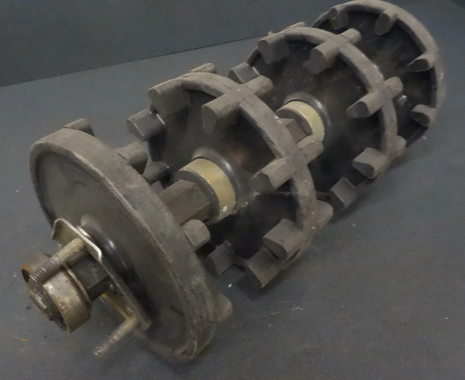 Ski-Doo Drive Cog Kog Axle Shaft W Sprockets Assembly