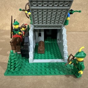 LEGO Castle: Camouflaged Outpost (6066) 99% Complete No Box No Instructions