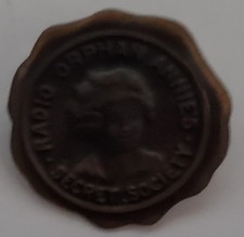 c1940 Little ORPHAN ANNIE Radio Secret Society Pinback 2 Badge Brass Membership