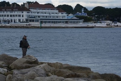 Foto A2 Purbeck: South Haven Point Sandbanks Ein Mann beim Angeln auf Sout c2017