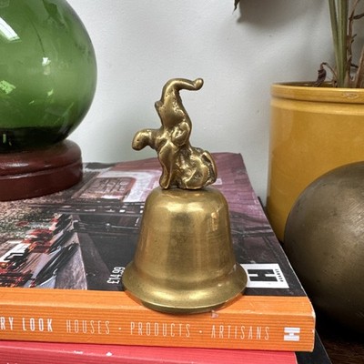 Kleine Vintage Tischglocke Messing kleines Design mit schöner Patina Dinner Elefant