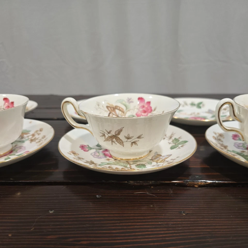Tazas de té Wedgewood Charnwood flores rosas y mariposas, hechas en Inglaterra Foto 3 de 4