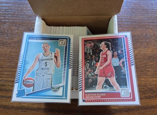 2025 Donruss WNBA Kompletny zestaw #1-100 zawiera Caitlin Clark Paige Bueckers ilość - Zdjęcie 1 z 2