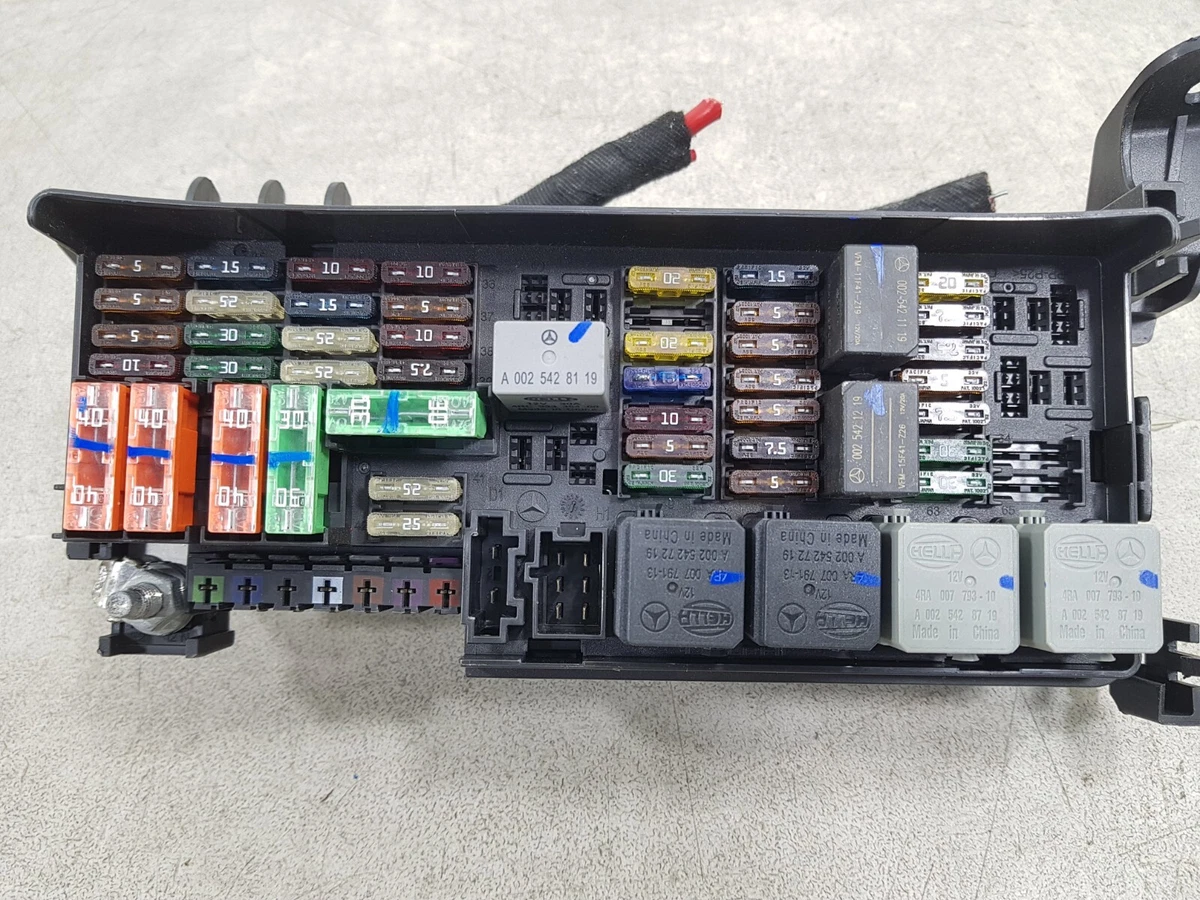 MERCEDES ML W164 09-11 REAR BOOT FUSE BOX A1645403372 | eBay