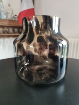 Vase aus braunem Recyclingglas - Panther Motiv