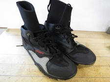 MOBBY'S WOMENS SIZE 10 WETSUIT DIVING  SHOES