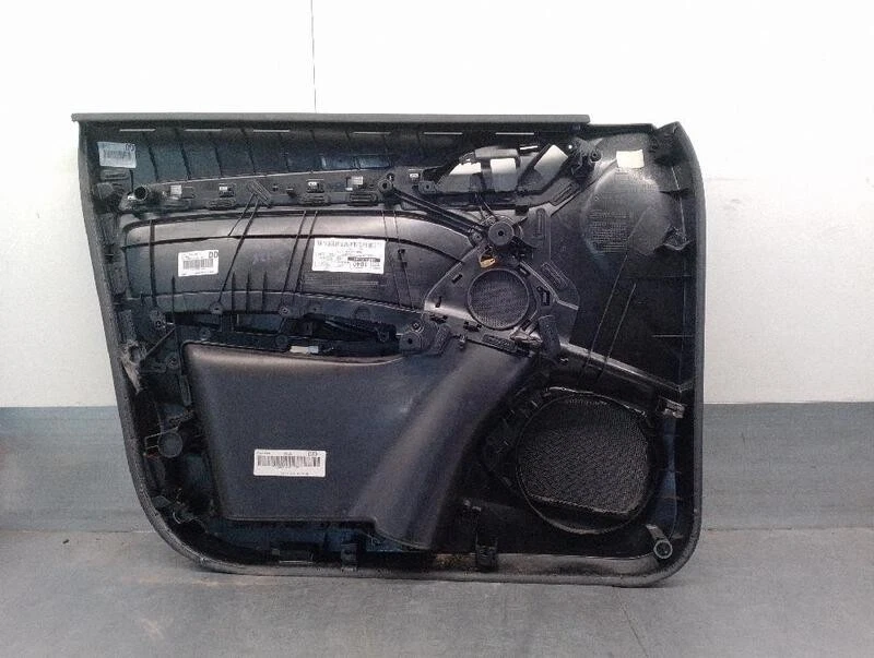 8U2867106 protection porte avant droit pour AUDI Q3 (8UG) 2.0 16V 2014 5034821 - Photo 2/4