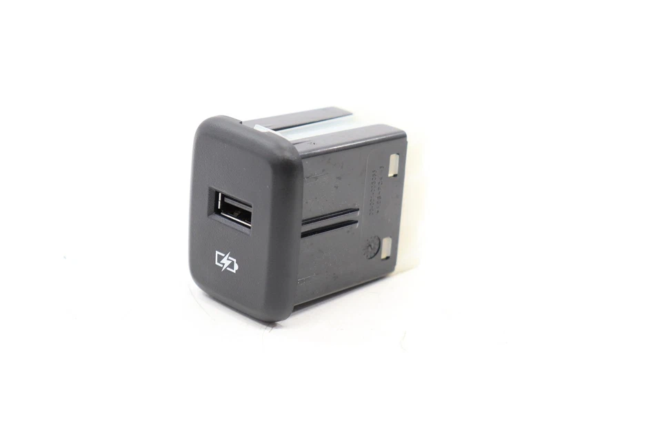 2018-2024 BUICK ENCLAVE REAR RIGHT OR LEFT QUARTER PANEL USB OUTLET OEM 13527225 - Image 2 of 4