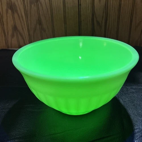 Pristine Uranium Vintage 8” Jeanette Vertical Ribbed Jadeite Mixing Bowl