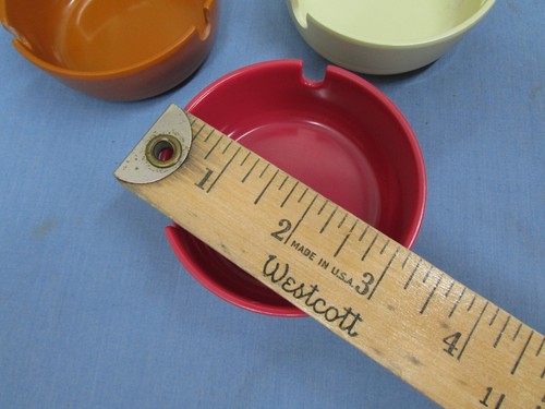 3 Ashtrays Plastic Vintage Style - Picture 2 of 4