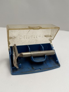BOXED VINTAGE GILLETTE RAZOR