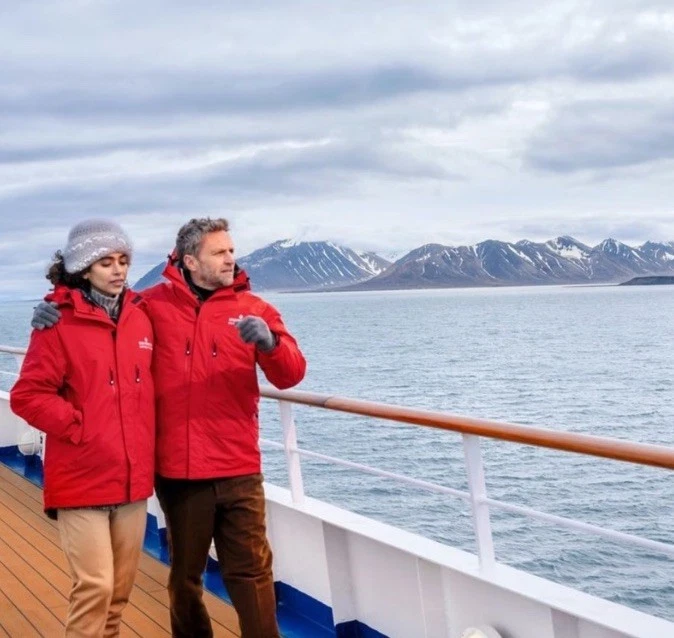 Silversea Expeditions Parka Unisex Size XL Windbreaker Raincoat Red Travel