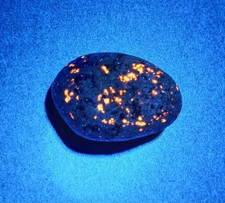 Fluorescent Sodalite  Yooperlite   2.1 oz.  A Bright Yooperlite