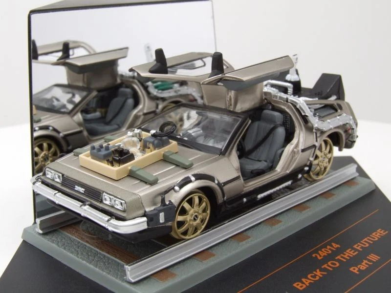 DeLorean Ritorno Al Futuro Parte 3 Binario Modello 1:43 - Immagine 4 di 4