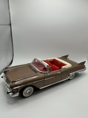 Road Legends 1:18 diecast 1958 Cadillac Eldorado Seville, Dessert Gold w/Red. A2