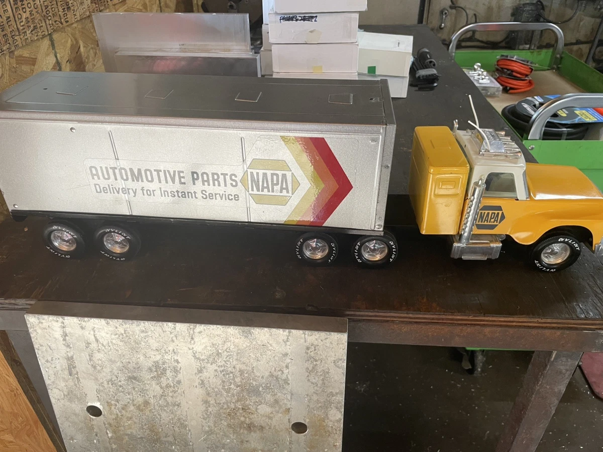 Nylint Plastic Contemporary Manufacture Diecast Tractor Trailers