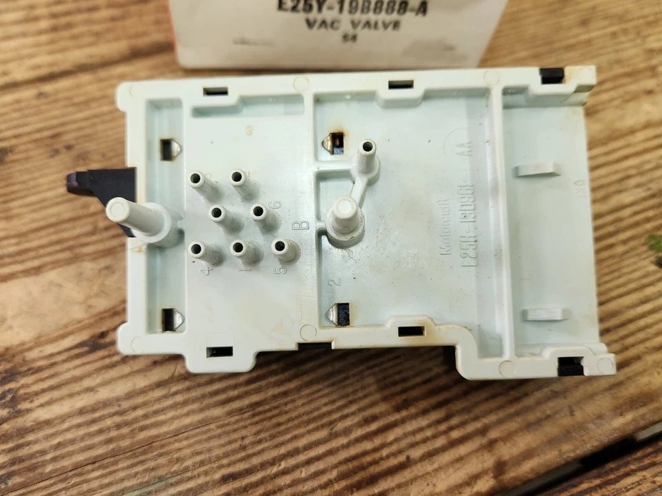 Interruptor de puerta amortiguador aire acondicionado Ford Thunderbird ATC 1982 1983 1984 NUEVO E25Y-19B888-A Foto 3 de 4