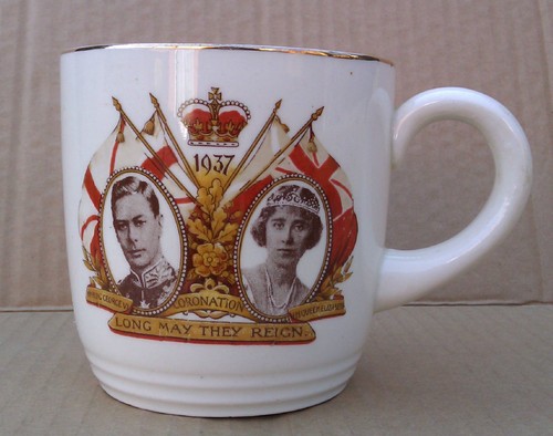 SELECTION OF ROYALTY / COMMEMORATIVE MUGS ETC. - ONLY A FEW LEFT - Picture 15 of 28