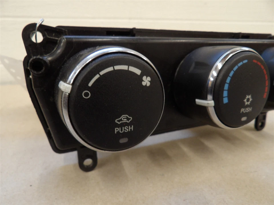 DODGE JOURNEY 09 HVAC front (mounted in dash) manual control w/o 3 zone control - Image 3 of 4
