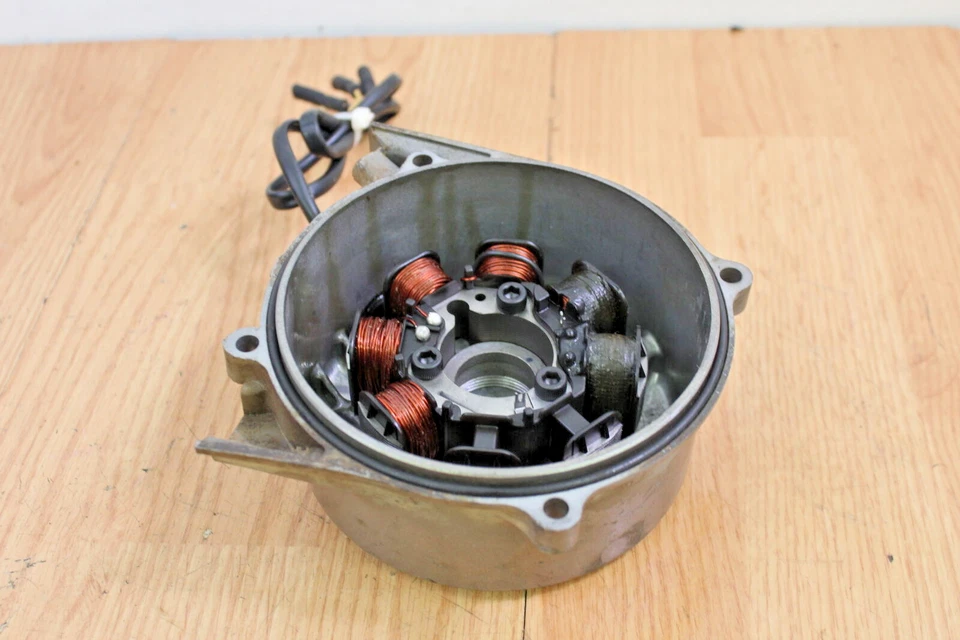 Honda XR200R 1995 equipamiento eléctrico. Estator/volante con arnés, bobina de encendido Foto 3 de 4