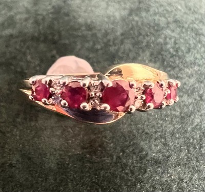 Ring 9 kt Gelbgold 5 Steine Rubin und Diamant Größe P