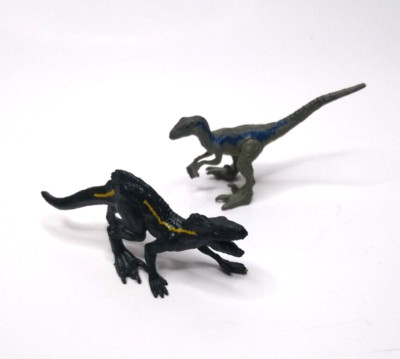 Jurassic World Epic Evolution Dinosaur Miniatures IndoRaptor, Velociraptor Blue