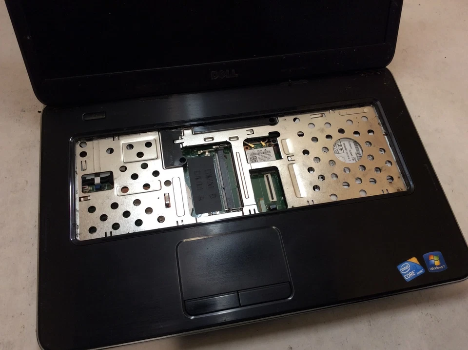 Dell Vostro 1540 Laptop 15" Intel Core i3 1st Gen READ DESCRIPTION -PP - Image 2 of 4