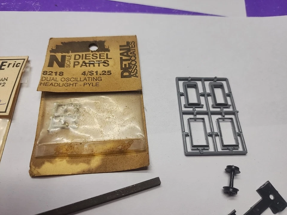 AS IS ASSORTED N SCALE RAILCAR LOCOMOTIVE PARTS LOT UNKNOWN BRANDS GOOD COND LOT - Image 4 of 4